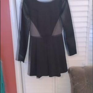 Designer woman’s short dress Med 100% leather rayon by:  stella & jamie